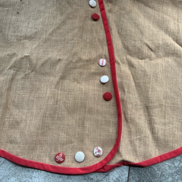 Tree skirt and 3 stockings. - Picture 3 of 4